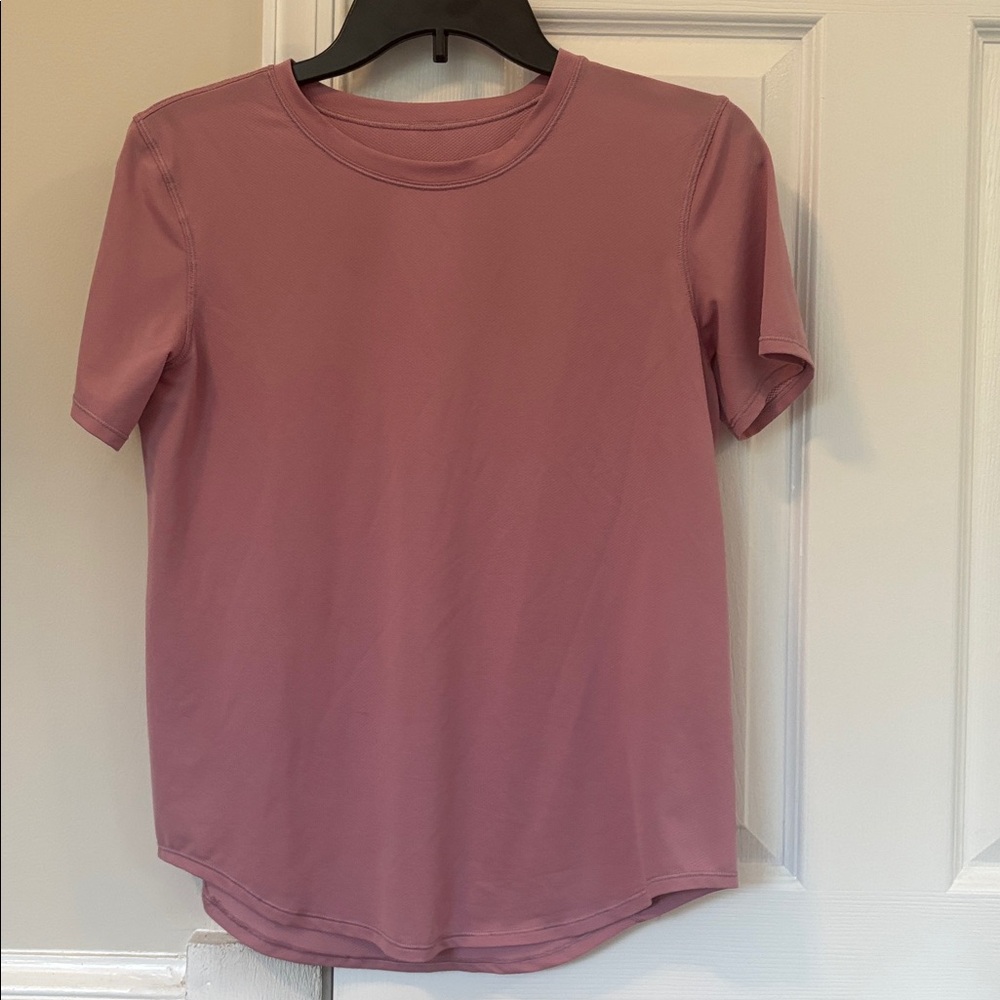 Size 6 lululemon athletica Women's Short Sleeve Athletic running Tee-Pink/muave